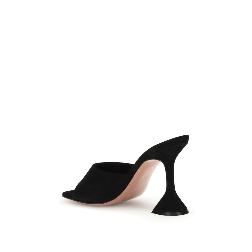 Amina Muaddi: Die Wildleder-Sandalen mit Lupita-Absatz